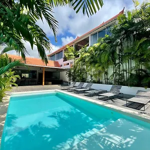 ** Hotel 007 Surfhouse Bali Indonesia